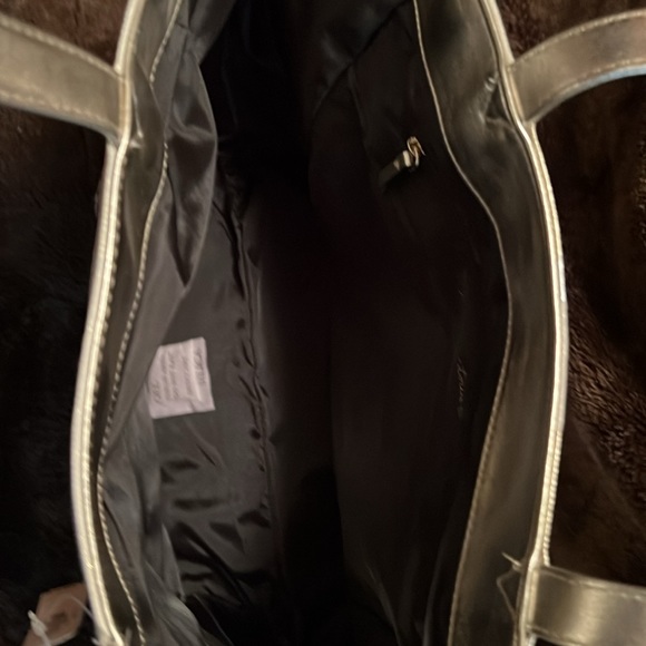 NWT ❤️Victoria’s Secret Cream and Gold Tote Bag. Never been used and PRETTY ❤️❤️ - Picture 2 of 8